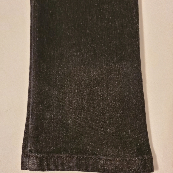 Selling Women's Black Skinny Jeans - Picture 9 of 10